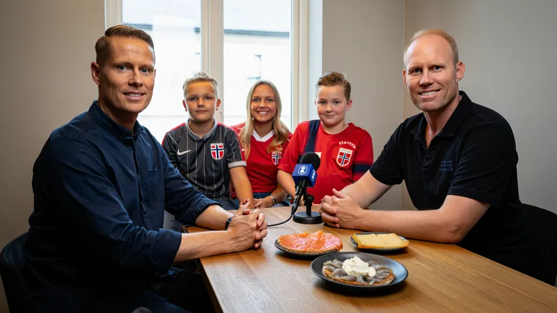 Noruega, el rival de Inglaterra en cuartos de final — Football World Presentadores de Fútbol Diario con aficionados noruegos en Santa Mónica, California, degustando productos típicos noruegos