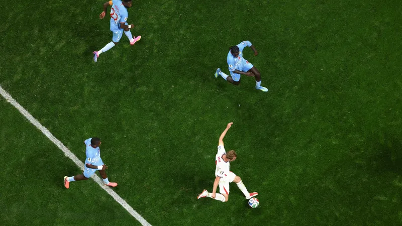 Montaje con los 8 goles nominados de los octavos de final del Mundial 2026, mostrando a Messi, Mbappé y Kane celebrando sus anotaciones.