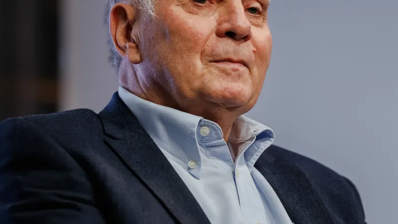 Hoeneß: "El Emperador de China podría venir y no negociaríamos" Hoeneß: "El Emperador de China podría venir y no negociaríamos"