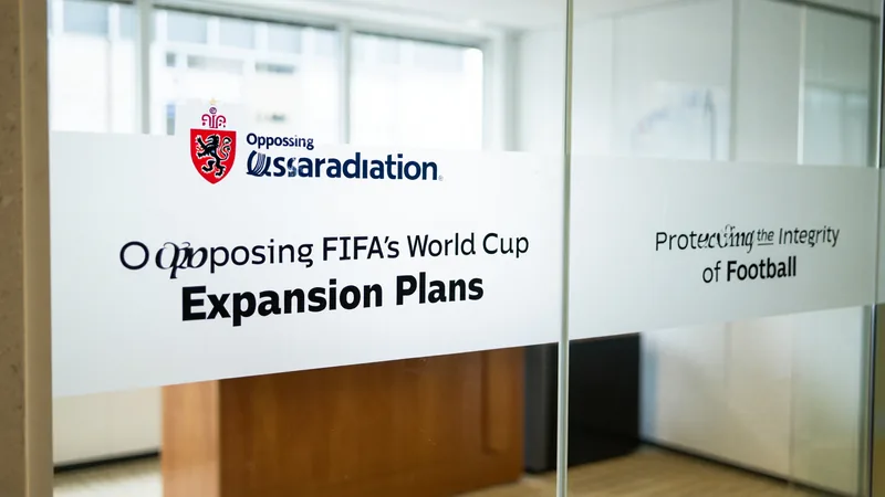 La FA se opone a los planes de la FIFA: 'El Mundial pertenece al fútbol'