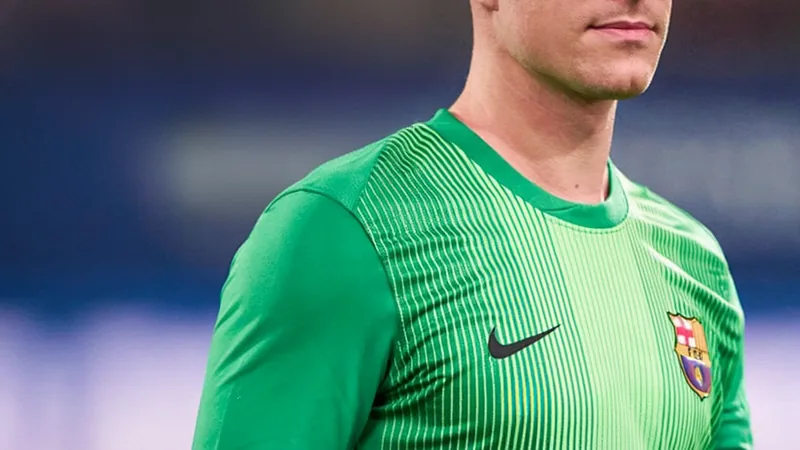 Marc André ter Stegen con la camiseta del Barcelona celebrando una parada en un partido de La Liga — latest news and analysis.