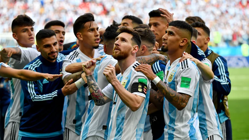 Mates, mate y libertad: cómo Argentina sacó lo mejor de Messi Lionel Messi celebrando con sus compañeros de Argentina en el campo de fútbol, con mate y banderas argentinas de fondo. — latest news and analysis.