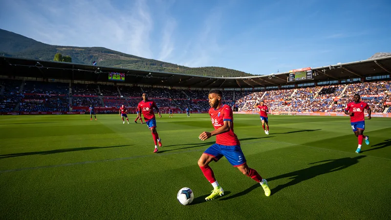 Jugar en la altitud: 'No puedes respirar' — Football World Cup News Estadio Azteca en Ciudad de México con el campo de fútbol y gradas llenas de aficionados bajo un cielo despejado — latest news and analysis.