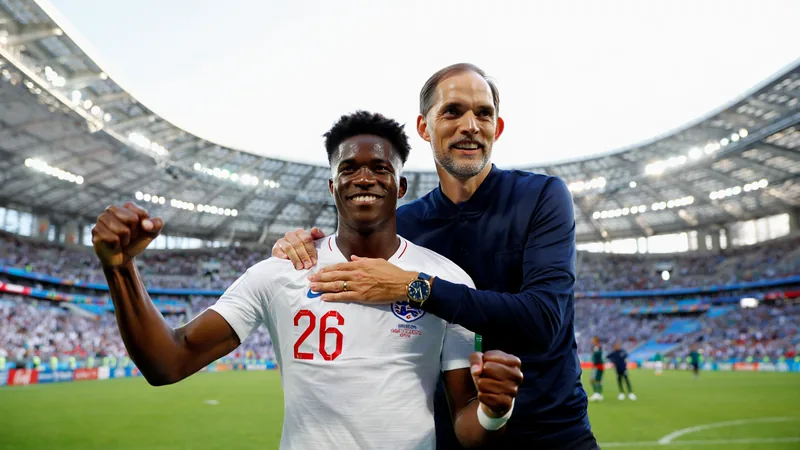 Noche increíble: Inglaterra hace historia en el Azteca — Football Jugadores de Inglaterra celebrando en el césped del Estadio Azteca bajo las luces nocturnas, con aficionados al fondo. — latest news and analysis.