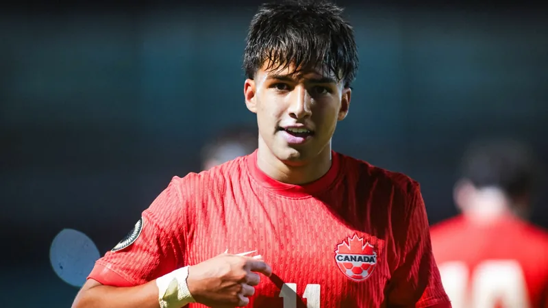 Canadá y México clasifican al Mundial Sub-20 2027 — Football World Jugadores de Canadá y México celebrando su clasificación al Mundial Sub-20 en el estadio de Puebla, con banderas y confeti.