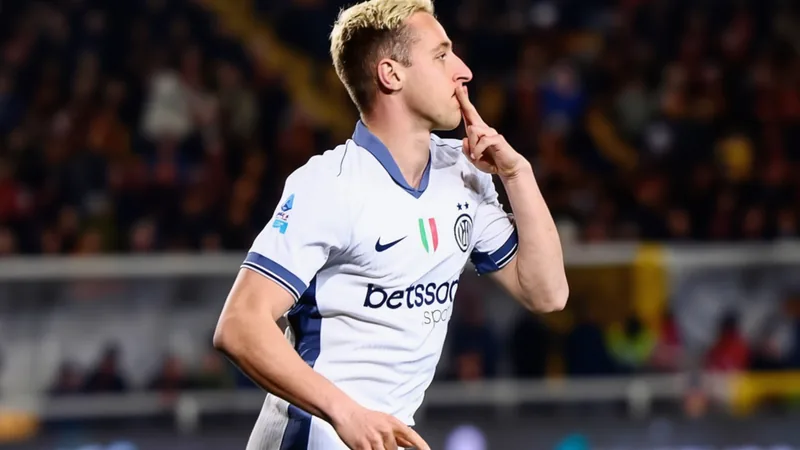 Davide Frattesi con la camiseta del Inter de Milán durante un partido, con el estadio de fondo y aficionados animando. — latest news and analysis.