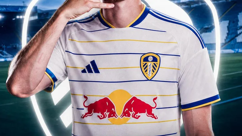 Leeds ficha a Nico Elvedi: acuerdo con Gladbach — Football World Cup Nico Elvedi, defensa suizo, con la camiseta del Borussia Mönchengladbach durante un partido de la Bundesliga, en el estadio Borussia-Park.
