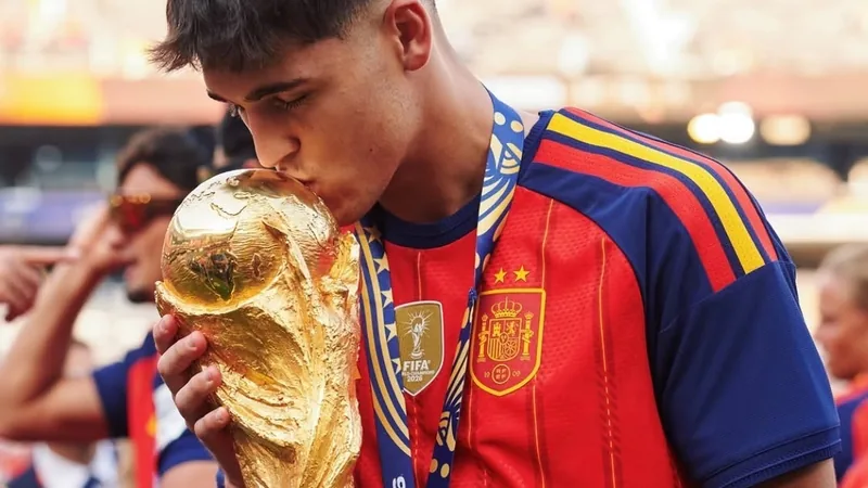 Pau Cubarsí lidera el Golden Boy 2026 — Football World Cup News Pau Cubarsí, joven defensa del FC Barcelona, celebrando un partido en el Camp Nou con la camiseta azulgrana. — latest news and analysis.