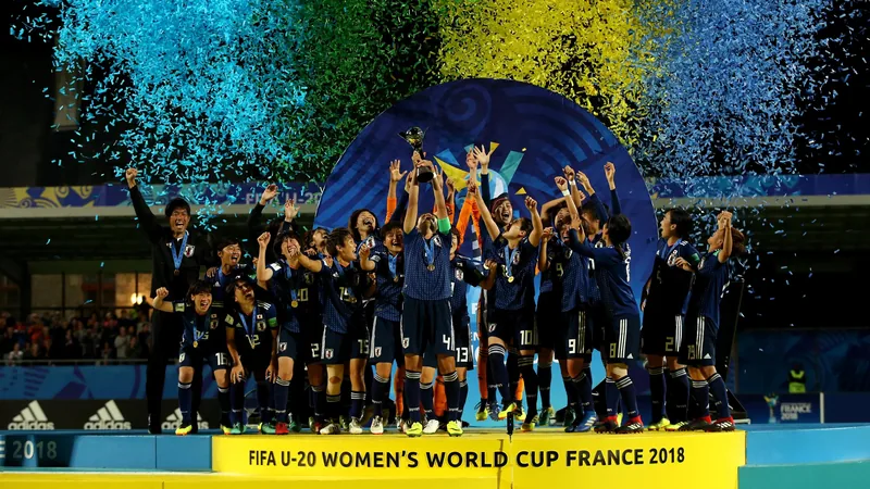 Cuestionario Mundial Femenino Sub-20 2026 — Football World Cup News Estadio de fútbol en Polonia con aficionados animando durante un partido del Mundial Femenino Sub-20, con banderas y colores vibrantes.
