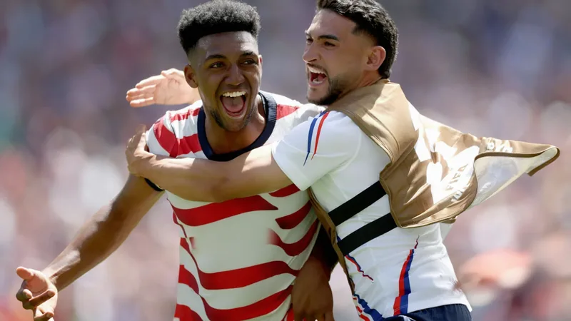 Joueurs mexicains célébrant leur qualification au stade Azteca de Mexico lors de la Coupe du Monde 2026 — latest news and analysis.