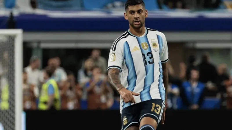Cuti Romero rassure sur sa blessure : « Rien de grave » — Football Cristian Romero, défenseur argentin de Tottenham, souriant sur le terrain lors d'un match de Premier League — latest news and analysis.