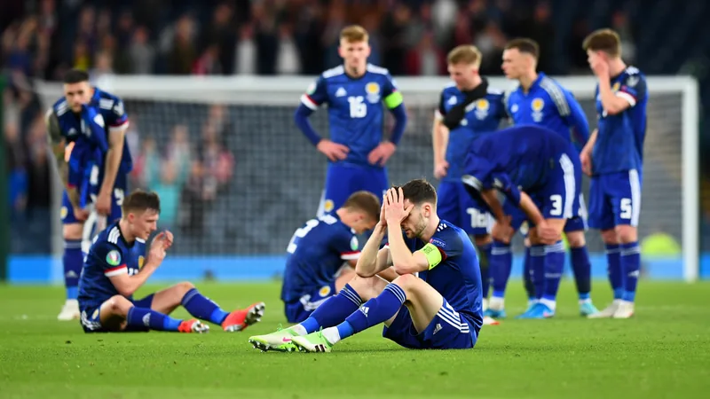 Écosse-Maroc : une défaite encourageante — Football World Cup News Joueurs écossais en maillot bleu célébrant avec leurs supporters après un match intense au stade de Boston — latest news and analysis.