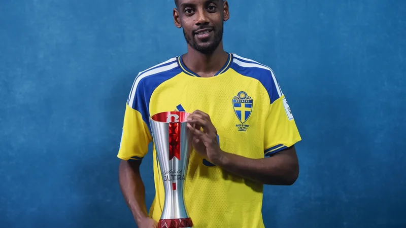 Lindelof et Ayari saluent la performance d'Isak dans la victoire suédoise