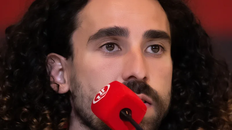 Marc Cucurella en action lors d'un match de football, portant le maillot de Chelsea, sur une pelouse verte. — latest news and analysis.