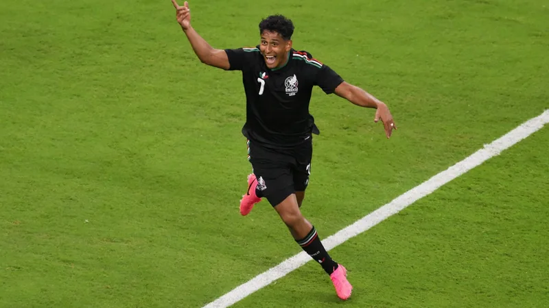 Mexique 1-0 Corée du Sud : Romo envoie les hôtes en 8es — Football Joueurs mexicains célébrant un but dans le stade de Guadalajara avec des supporters en liesse en arrière-plan — latest news and analysis.