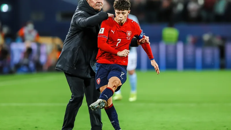 Joueurs de l'équipe de Tchéquie célébrant leur qualification pour la Coupe du Monde 2026 après une séance de tirs au but