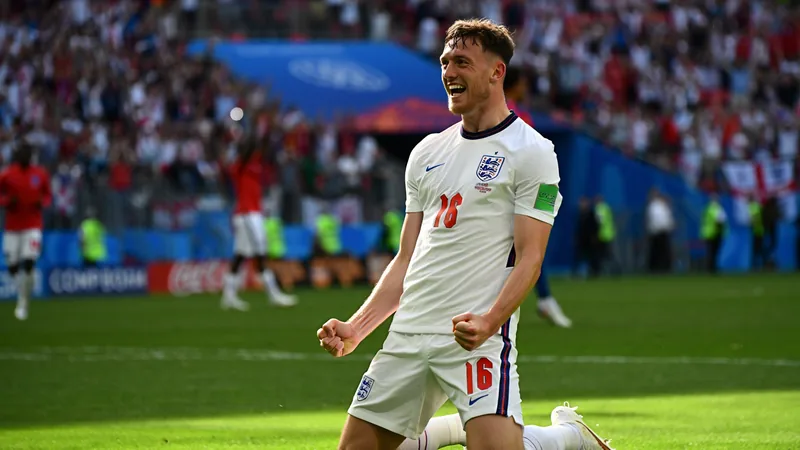 Bellingham qualifie l'Angleterre en prolongation — Football World Cup Jude Bellingham célébrant son but en prolongation avec ses coéquipiers anglais sur la pelouse du stade de Miami. — latest news and analysis.