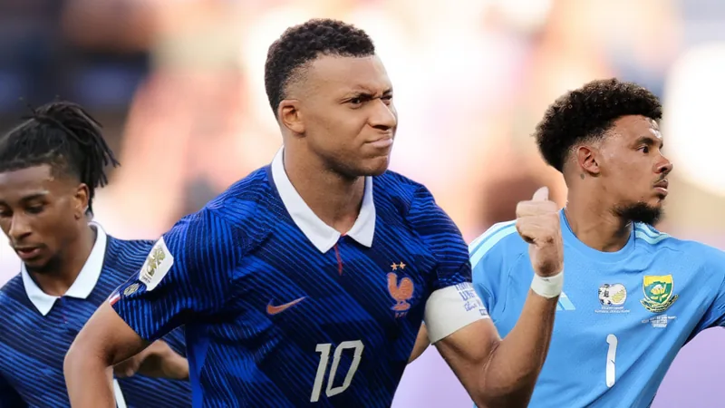 Huitièmes de finale terminés : meilleurs joueurs du classement Joueurs de football célébrant sur le terrain après un match de huitièmes de finale de la Coupe du Monde, avec le logo FIFA en arrière-plan.