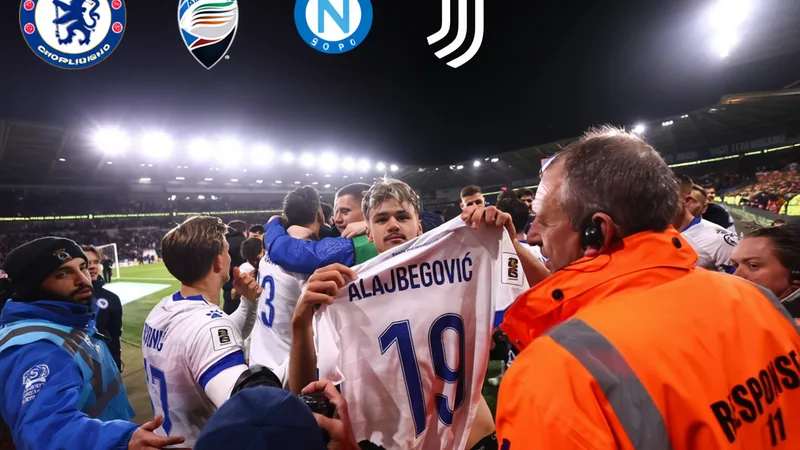 Kerim Alajbegović sur le départ : Chelsea, Naples et la Juventus à Un jeune joueur de football bosnien en tenue de match, concentré, sur un terrain de football avec un stade en arrière-plan.
