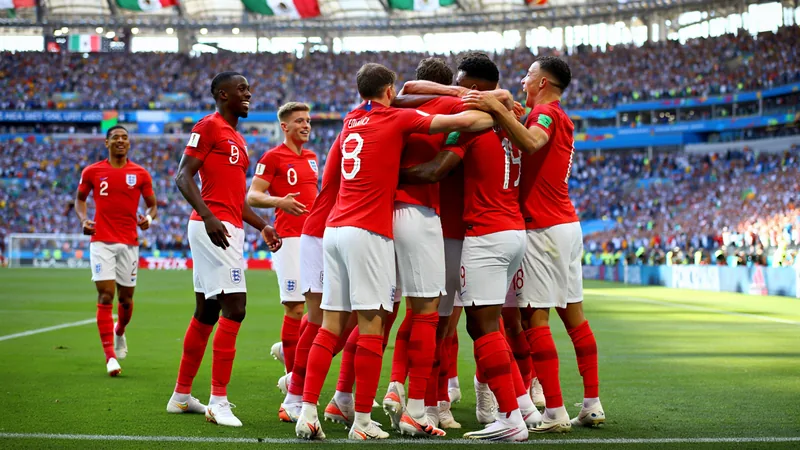 Angleterre-Mexique : la nuit épique à l'Azteca — Football World Cup Joueurs anglais célébrant une victoire sous les projecteurs de l'Estadio Azteca à Mexico, avec le public en arrière-plan.