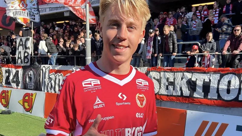 Atalanta discute avec Kalmar pour Rosenqvist — Football World Cup News Jeune footballeur suédois en action lors d'un match, portant le maillot de Kalmar, avec un stade en arrière-plan. — latest news and analysis.