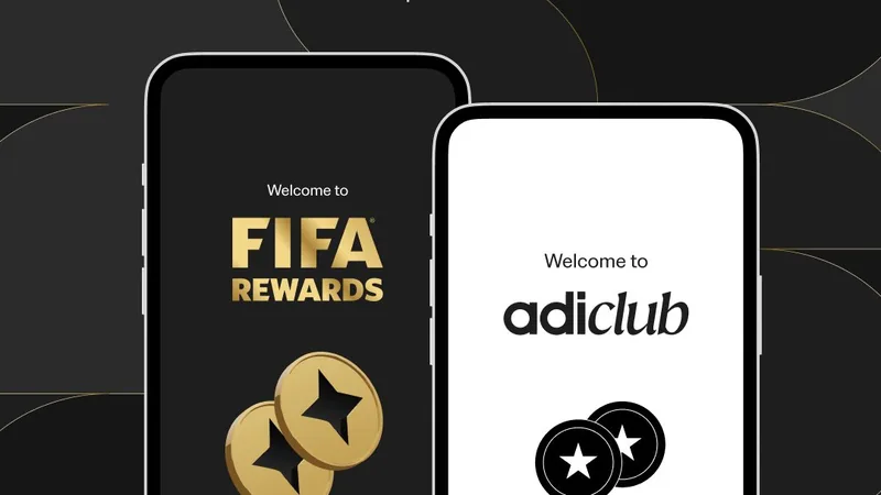 Fusionnez FIFA Rewards et adiClub : 1 000 FIFA Points — Football Un joueur de football virtuel célébrant avec un trophée, entouré de symboles EA Sports et adidas, sur fond de stade illuminé.