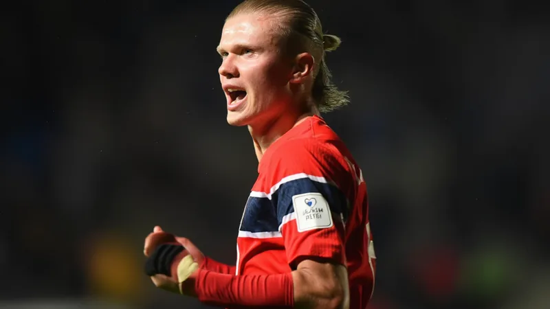 Erling Haaland comemora um gol vestindo a camisa da Noruega em um estádio lotado durante a Copa do Mundo — latest news and analysis.