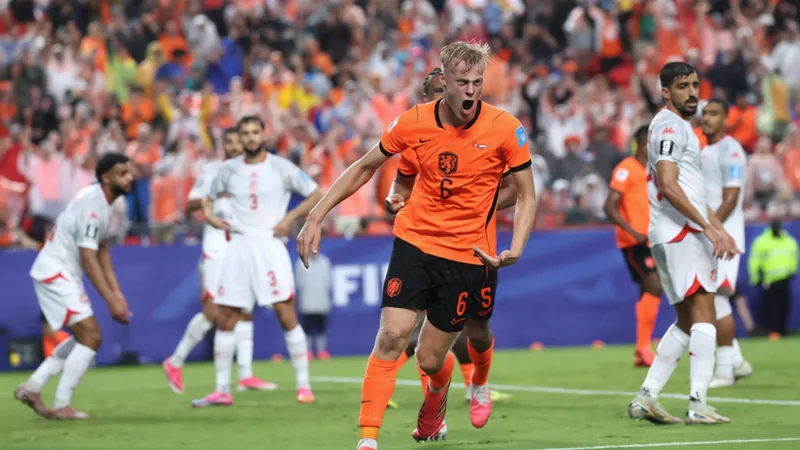 Holanda vence Tunísia e garante primeiro lugar do Grupo F