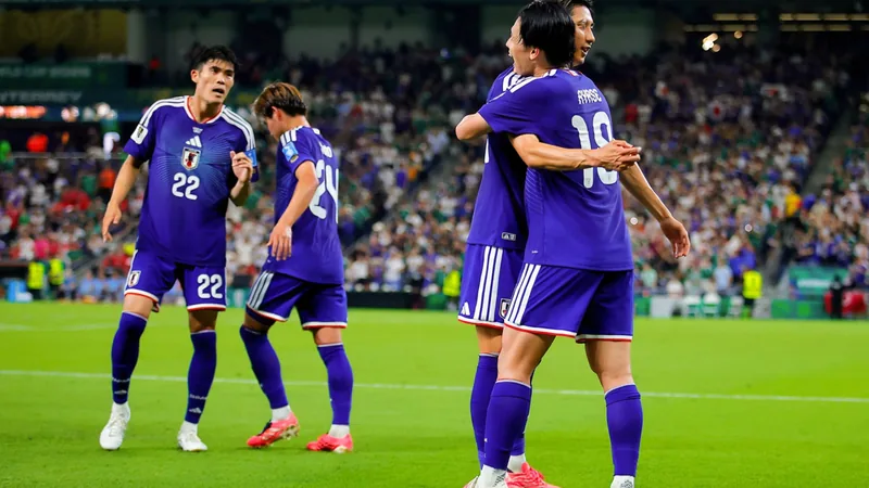 Japão goleia Tunísia e avança nas oitavas da Copa