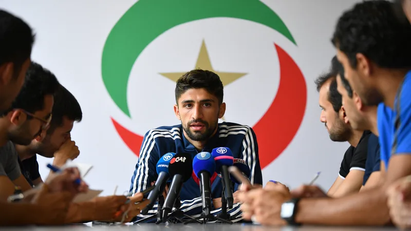 Tensão política mina alegria da Copa, diz atacante do Irã Tensão política mina alegria da Copa, diz atacante do Irã