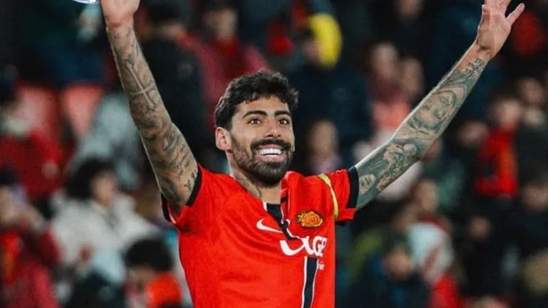 Al Nassr avança para contratar Samu Costa como substituto de Brozović Jogador Samu Costa com a camisa do Mallorca em campo, durante uma partida da La Liga, sob luz do dia. — latest news and analysis.