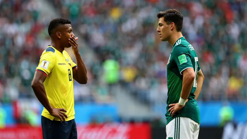 Hincapie é o segundo jogador expulso por cobrir a boca na Copa Hincapie é o segundo jogador expulso por cobrir a boca na Copa