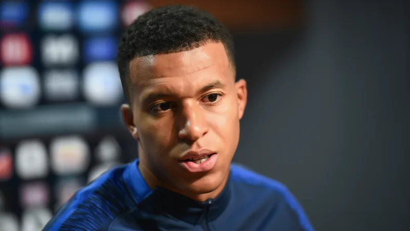 Mbappé critica pressão inicial da França contra a Espanha — Football Kylian Mbappé com expressão séria durante entrevista coletiva após derrota da França para a Espanha — latest news and analysis.