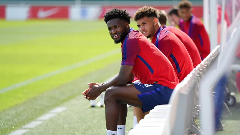 Quansah e James perdem treino da Inglaterra; problemas na Quansah e James perdem treino da Inglaterra; problemas na lateral-direita aumentam