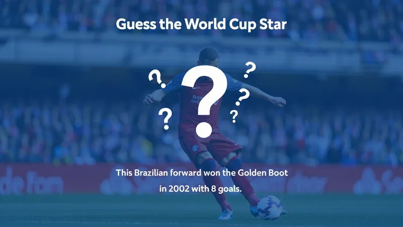 Quem sou eu? Adivinhe a estrela da Copa nº 24 — Football World Cup Campo de futebol com uma bola no centro e silhuetas de jogadores ao fundo, com um ponto de interrogação sobre a bola. — latest news and analysis.