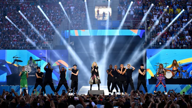 Shakira, Madonna, Justin Bieber e BTS brilham no show do intervalo da Copa do Mundo
