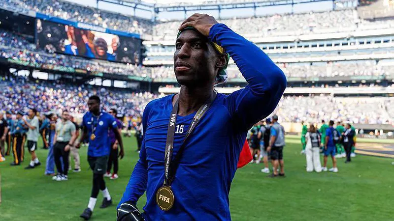 Jogadores do Chelsea em campo durante um jogo, com o estádio Stamford Bridge ao fundo, sob luz de holofotes. — latest news and analysis.