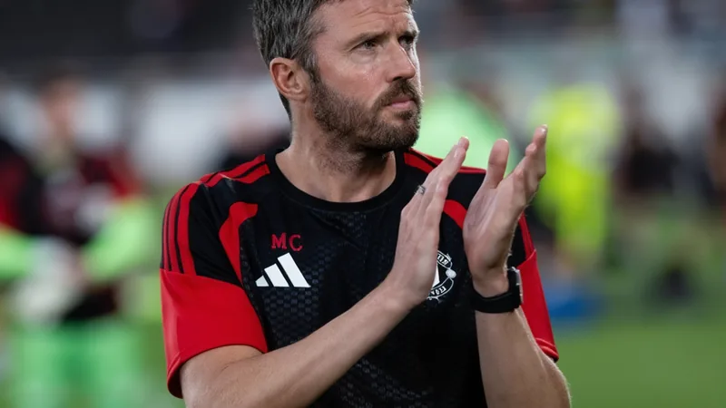 Michael Carrick: Mason Mount levou pontapé e foi poupado — Football Michael Carrick, treinador do Manchester United, em conferência de imprensa, falando sobre a substituição de Mason Mount por precaução após pontapé.