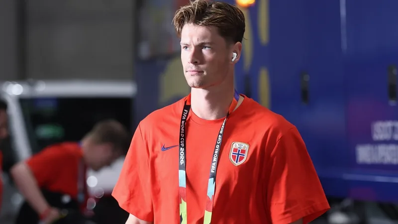 Wrexham negocia Henrik Falchener — Football World Cup News Jogador de futebol norueguês Henrik Falchener em campo com a camisa do Viking Stavanger, durante partida em estádio à noite.